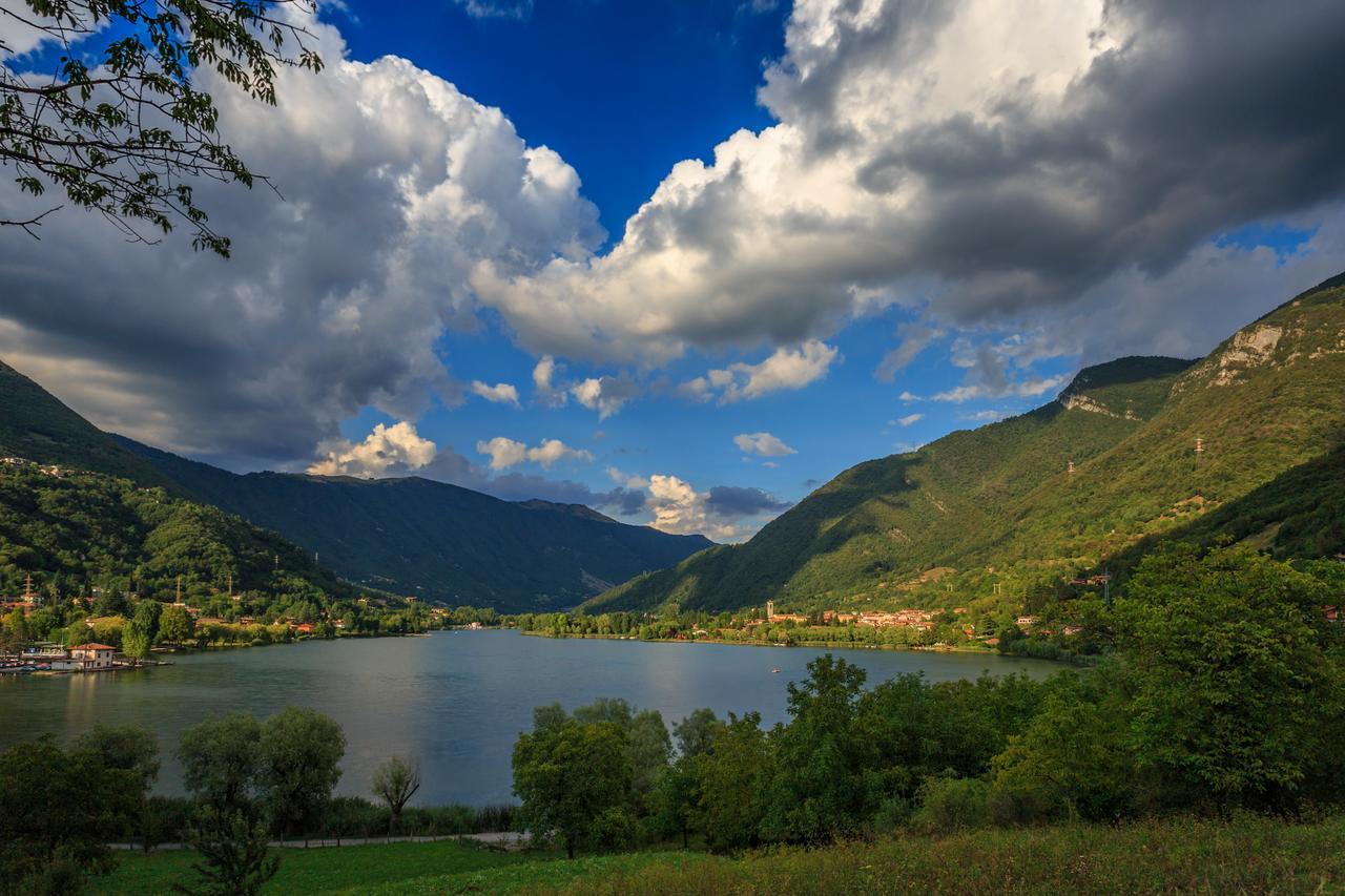 Casa Vacanza Residence Lago Di Endine Monasterolo del Castello エクステリア 写真