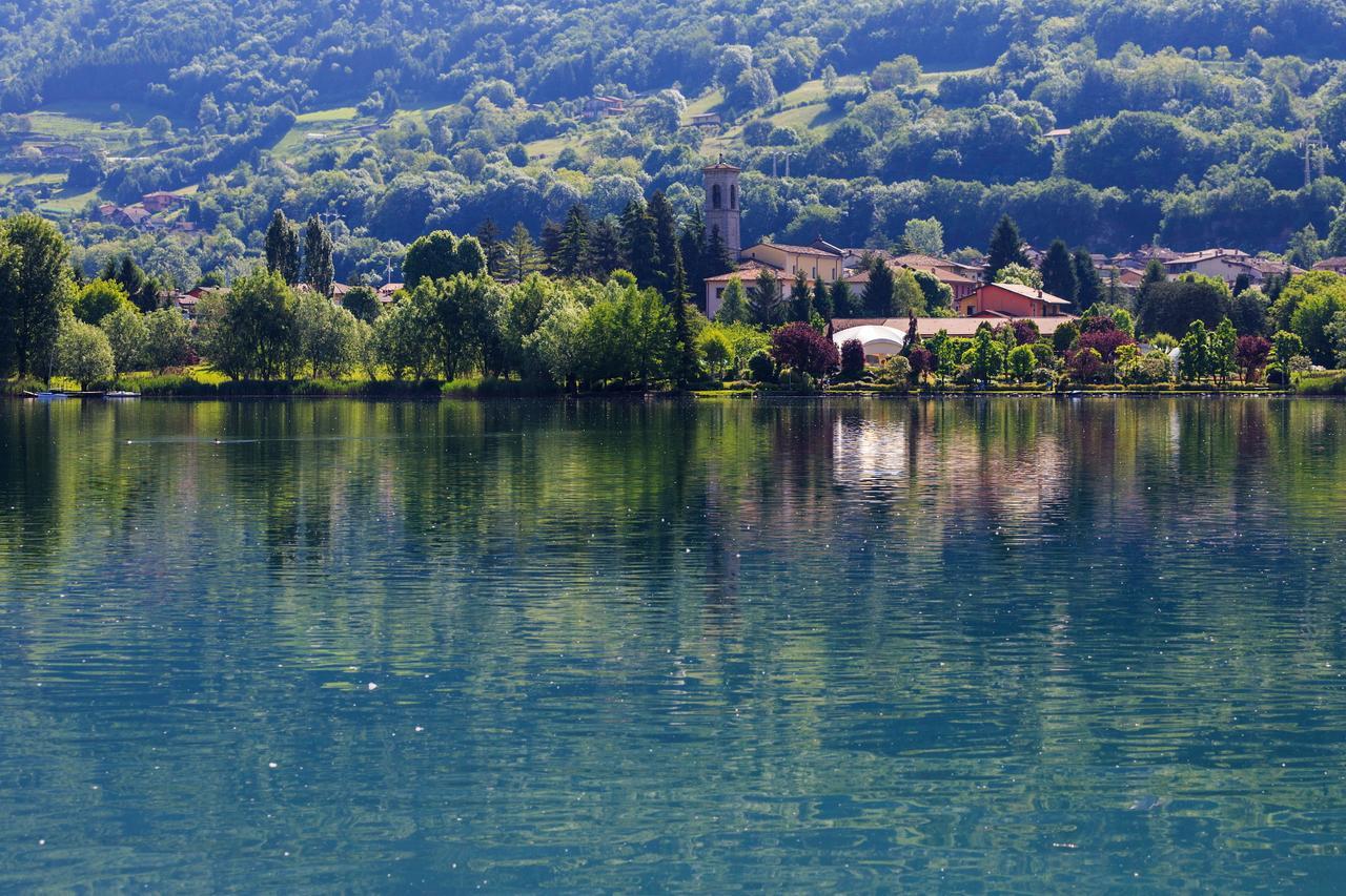 Casa Vacanza Residence Lago Di Endine Monasterolo del Castello エクステリア 写真
