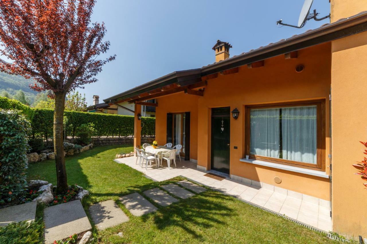 Casa Vacanza Residence Lago Di Endine Monasterolo del Castello エクステリア 写真