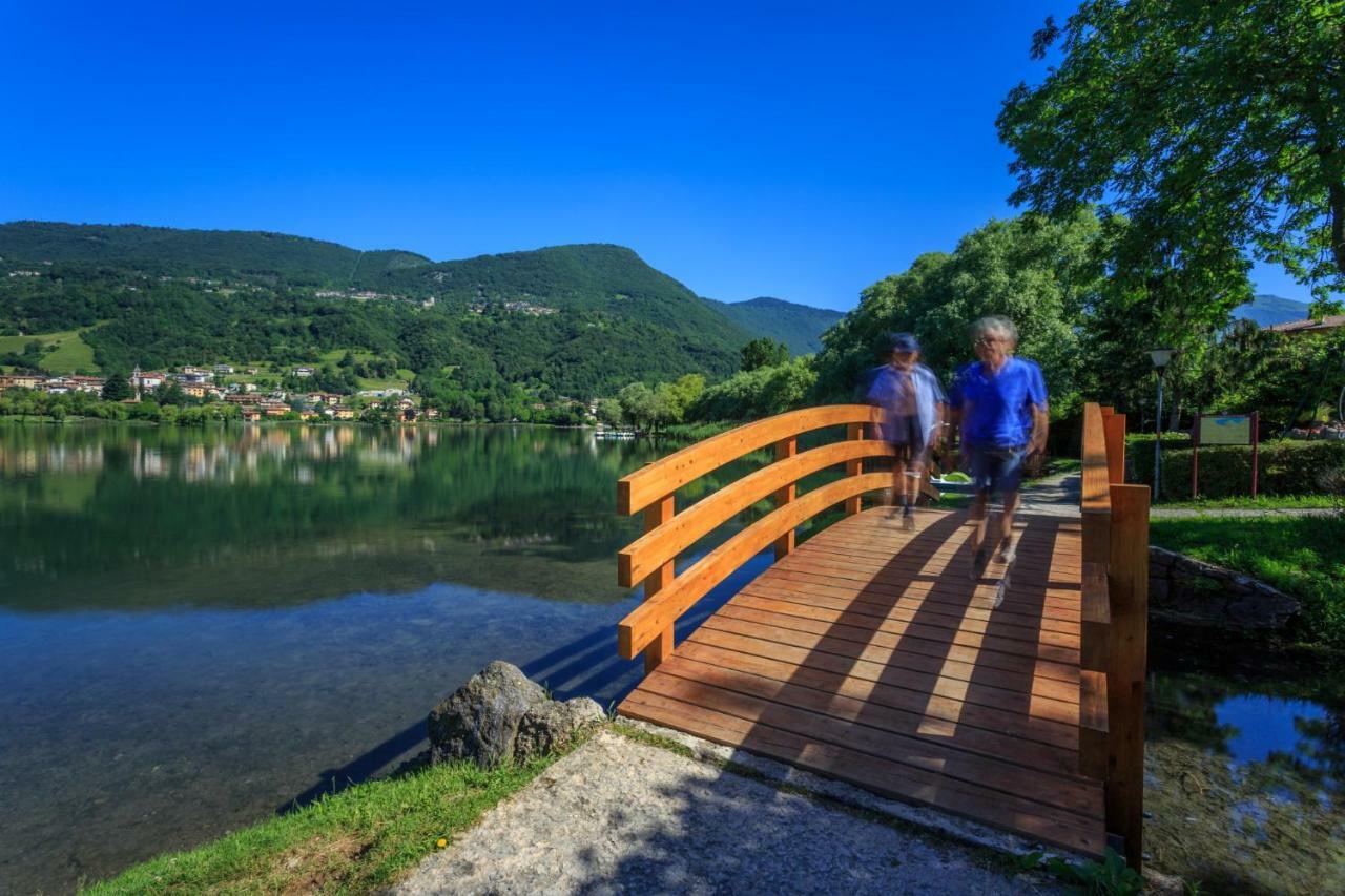 Casa Vacanza Residence Lago Di Endine Monasterolo del Castello エクステリア 写真