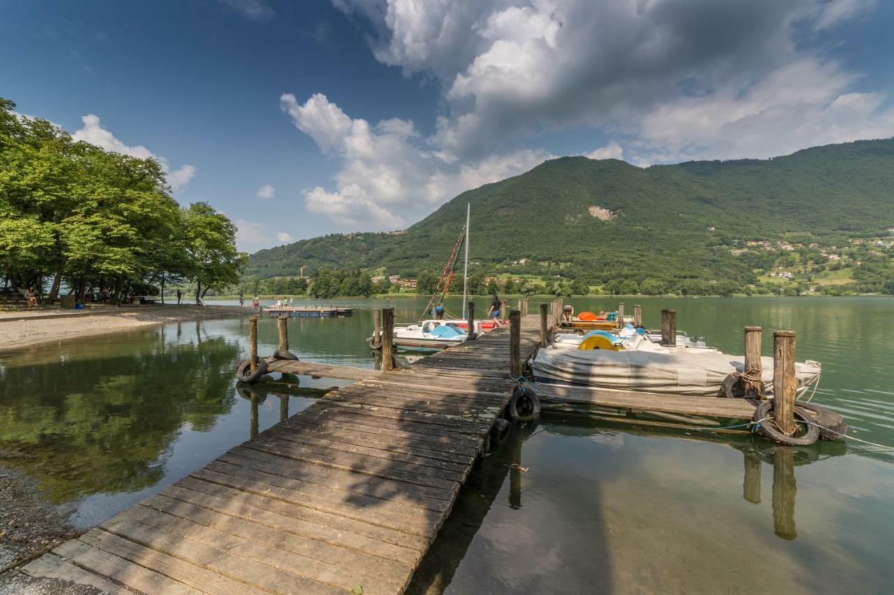 Casa Vacanza Residence Lago Di Endine Monasterolo del Castello エクステリア 写真